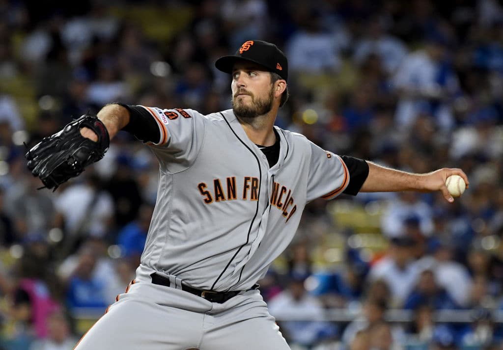 Drew Pomeranz abrió por parte de los San Francisco Giants. Se fue sin decisión luego de transitar por 5.0 innings, en los que toleró seis hits, dos de ellos jonrones sin gente en base, dos carreras, caminó a uno y ponchó a seis.