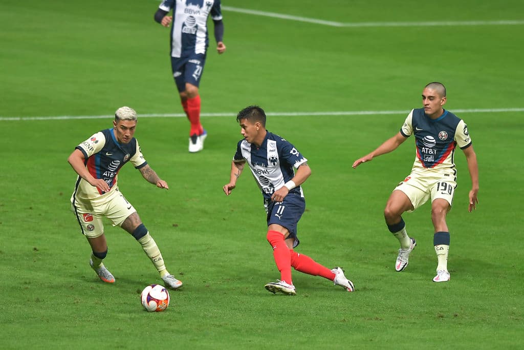 Rogelio Funes Mori (35’) sentenció la victoria desde los once pasos; Sebastián Córdova salió expulsado a los 83’. En la última jugada, las Águilas pudieron sacar el empate, pero Benedetti no alcanzó a conectar. La siguiente jornada de la competición, Monterrey recibirá al León y América hará lo propio con Juárez.