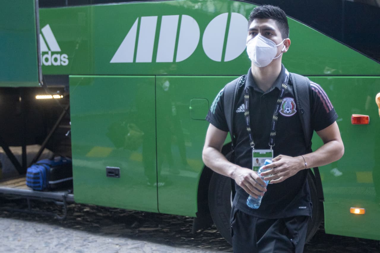 Ambos equipos llegan tras conseguir dos victorias en el torneo, el partido más esperado de los grupos por fin ha llegado y el Estadio Jalisco se encuentra listo para el pitazo inical.