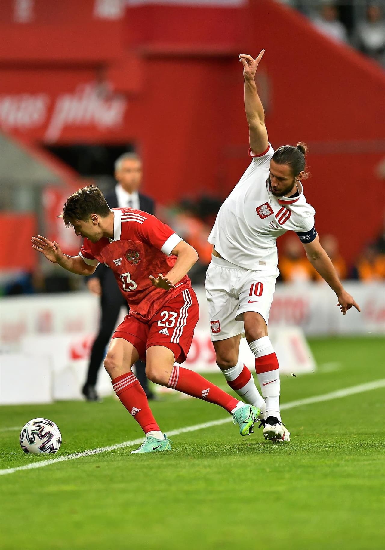 Polonia y Rusia empatan 1-1 en partido internacional amistoso que se llevó a cabo en Wroclaw, al oeste de Polonia. Jakub Swierczok abrió el marcador para los locales al minuto 4' del encuentro, pero Vyacheslav Karavayev, al minuto 20', se encargó de empatar el encuentro. Los polacos jugarán su próximo amistoso ante Islandia el próximo 8 de junio, mientras que los rusos se enfrentarán ante Bulgaria este sábado.