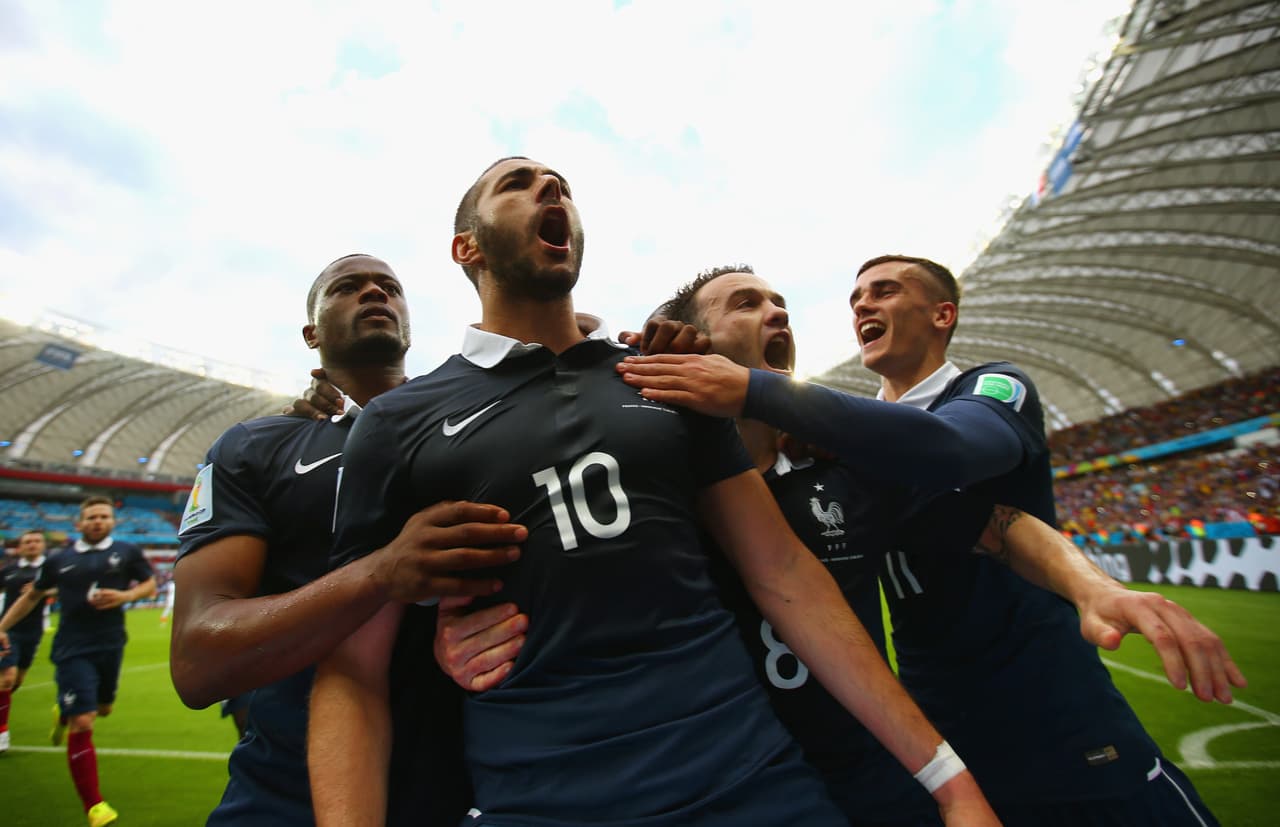 PORTO ALEGRE, BRAZIL - JUNE 15: Karim Benzema of France (2nd L) celebrates with teammates after scoring his team's first goal on a penalty kick during the 2014 FIFA World Cup Brazil Group E match between France and Honduras at Estadio Beira-Rio on June 15, 2014 in Porto Alegre, Brazil. (Photo by Ian Walton/Getty Images)