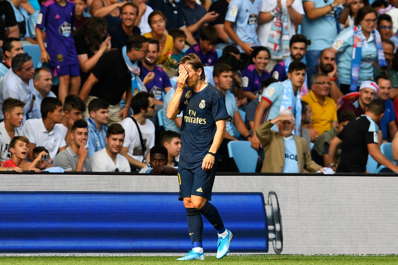 El Real Madrid venció 3-1 al Celta de Vigo con buena actuación de Bale y Benzema. Modric fue expulsado al 56'.