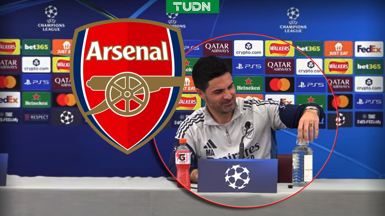 Arteta recibe bebida mexicana en plena conferencia en vivo