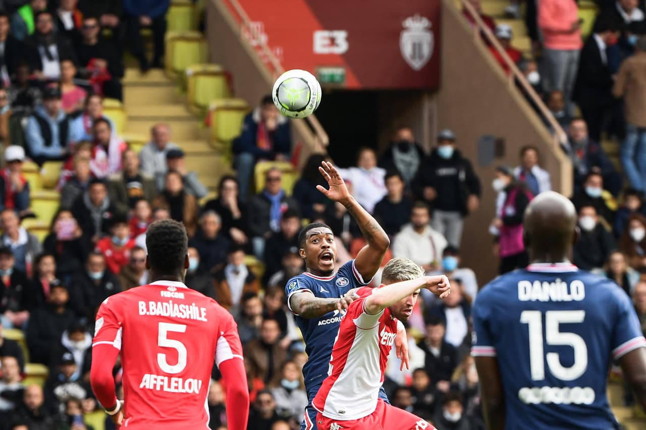 Las estrellas de la ciudad luz se apagaron y revelan una profunda crisis.