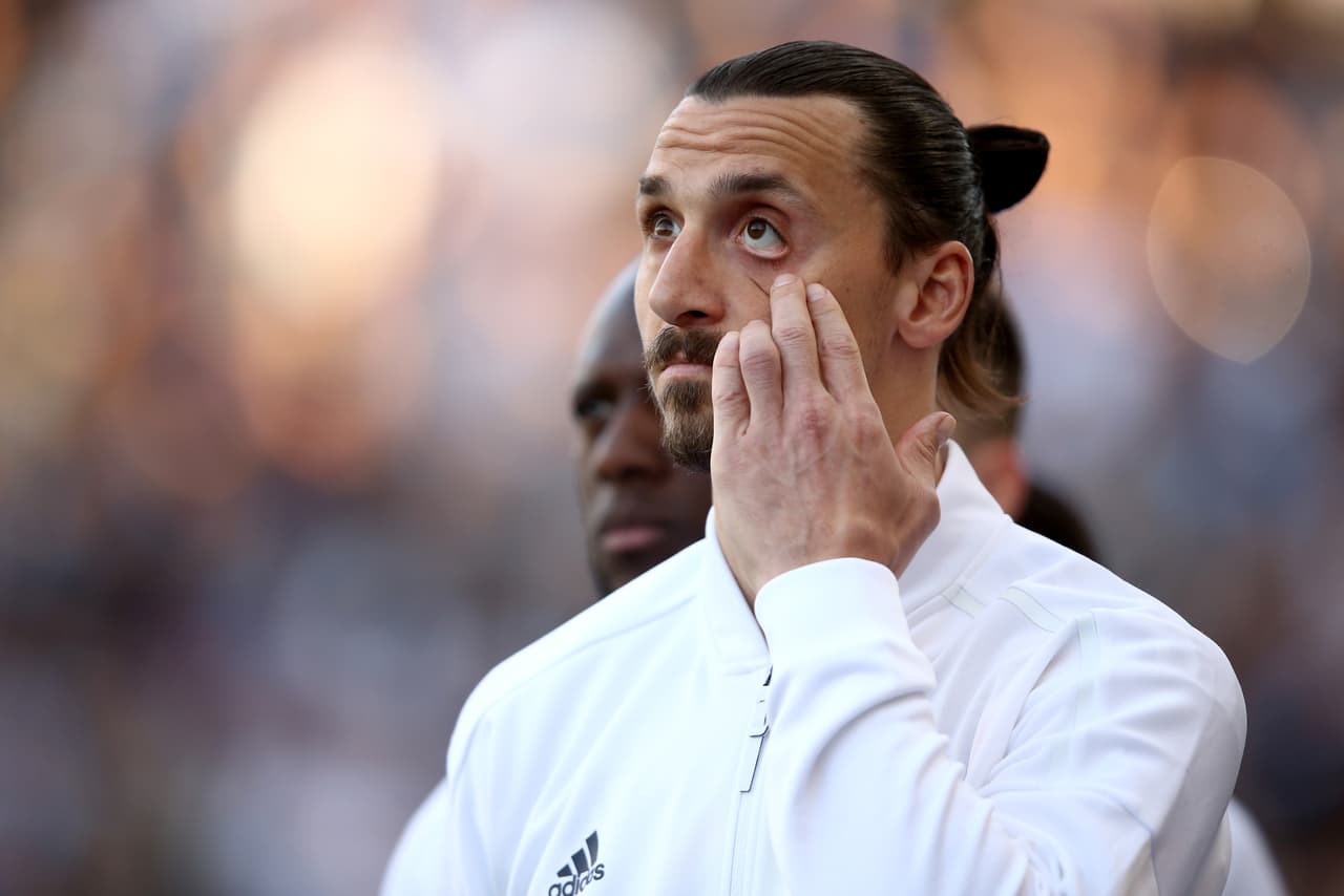 "En Europa el fútbol es enorme, así que a cada sitio que he ido la gente se vuelve loca y eso... La gente mi dijo "cuando venas a Los Ángeles, no te preocupes. Podrás andar por la calle..." pero desde el primer día... pasa en todos sitios. Es mi culpa, si juegas de la forma que yo juego...".