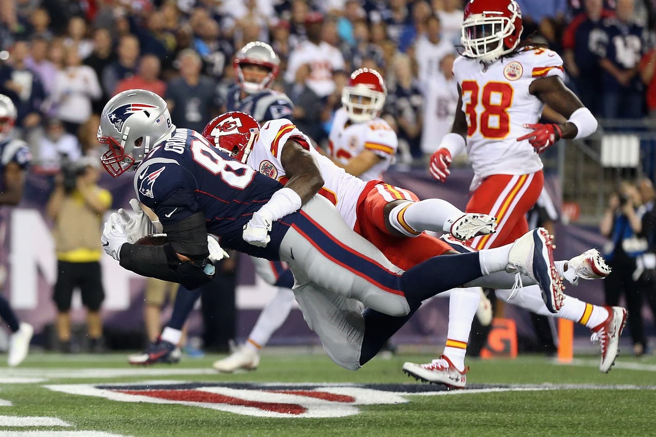 FOXBORO, MA - SEPTEMBER 07: Rob Gronkowski #87 of the New England Patriots is unable to make a touchdown reception during the first quarter against the Kansas City Chiefs at Gillette Stadium on September 7, 2017 in Foxboro, Massachusetts. (Photo by Maddie Meyer/Getty Images)