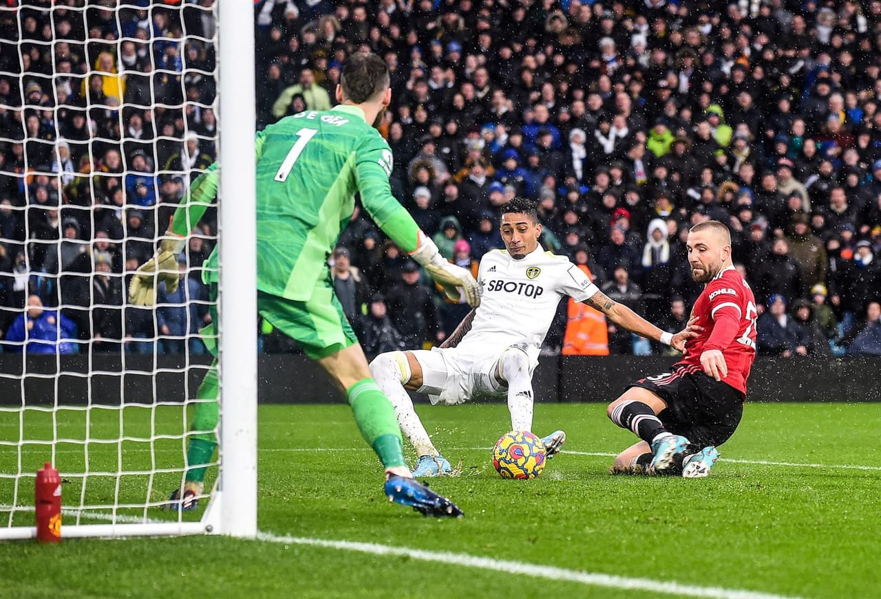 Leeds cae con goliza ante el Manchester United en casa, al cierre de la J26 en la Premier League. Harry Maguire y Bruno Fernandes ponían arriba a los Red Devils durante la primera mitad, pero Rodrigo Moreno y Raphinha igualaban el marcador al minuto 54', ya después Frederico Rodrigues y Anthony Elanga despegaron los números para cerrar 4-2.