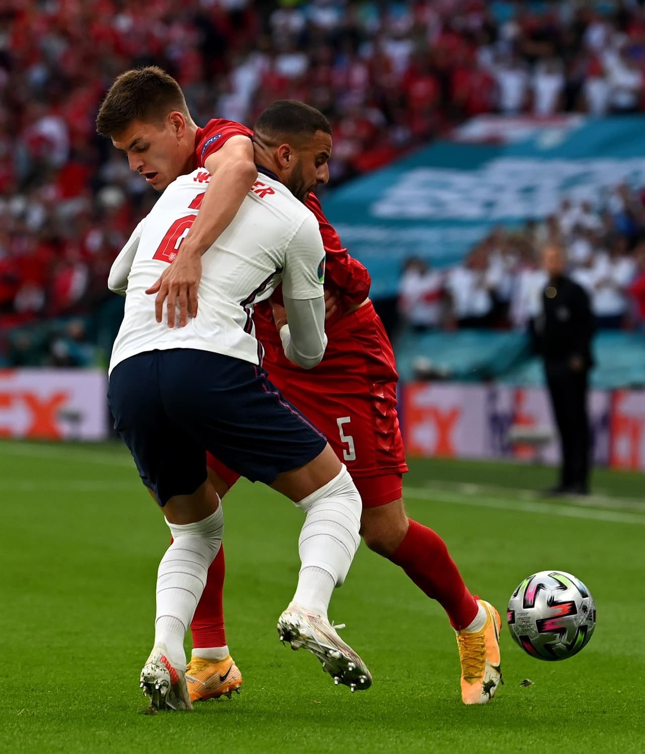 Inglaterra derrota a Dinamarca en tiempos extra y es el segundo finalista de la Euro 2020. Mikkel Damsgaard abría el marcador al minuto 30’ y, posteriormente, un autogol de Simon Kjaer al 39’ trajo el empate del encuentro. Ya en tiempo extra, Harry Kane hace el gol de la victoria al 104’. Su rival en la gran final será Italia.