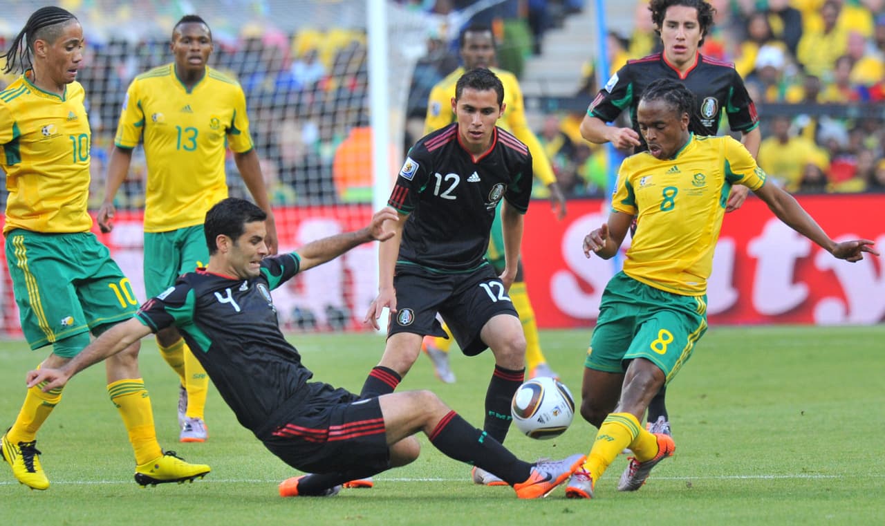 En Sudáfrica 2010 también marcó un gol para el TRI que cayó nuevamente ante Argentina en octavos de final.