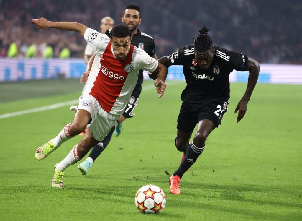 Ajax se impone 2-0 ante el Besiktas en Amsterdam, durante la fase de Grupos de la UEFA Champions League. Las anotaciones corrieron a cargo de Steven Berguis (17') y Sébastien Haller (43'). Edson Álvarez disputó los 90 minutos del encuentro.
