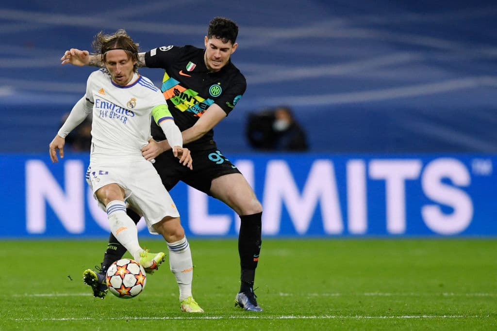 Toni Kroos (17') y Marco Asensio (79') le dieron el triunfo al Real Madrid sobre el Inter en el Bernabeu, para cerrar la fase de Grupos de la UEFA Champions League. El equipo merengue se clasifica como primer lugar del grupo, mientras que los 'Nerazzurri' como segundo de grupo.