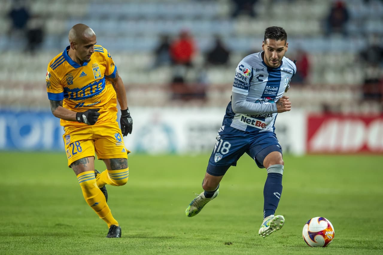 Roberto de la Rosa agarra adelantado a Nahuel y consigue el tanto que la da la victoria a 1-0 sobre los Tigres. Los felinos quedan fuera de del repechaje y Pachuca recupera posiciones y llega a la onceava plaza.