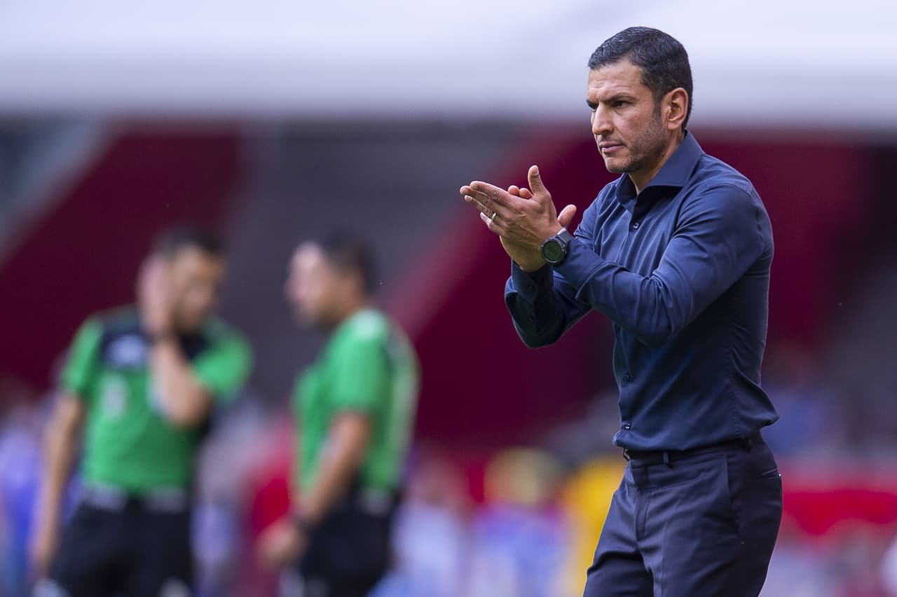 Jaime Lozano animaba asu equipo, que buscaba el empate.