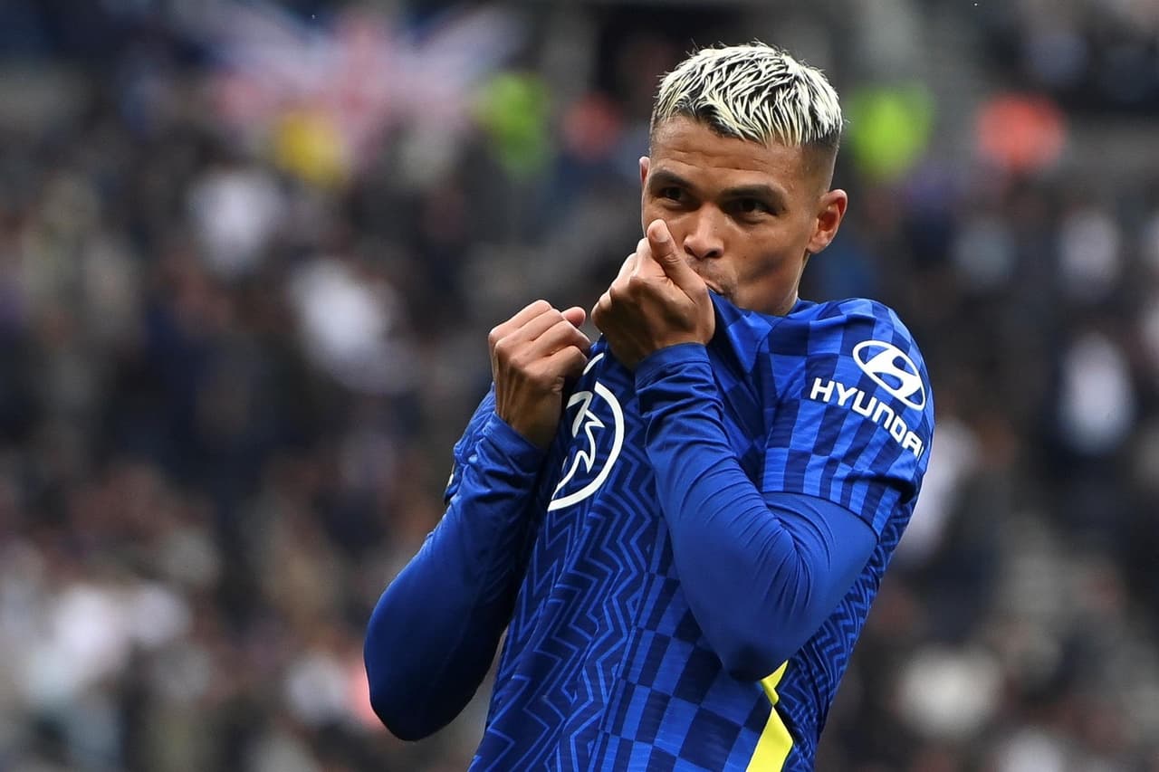 Chelsea barrió al Tottenham 3-0 con goles de Thiago Silva al 49’, de N’Golo Kanté al 57’ y, para terminar con broche de oro, Antonio Rüdiger nos regala una anotación al minuto 90+2’, para cerrar la quinta Jornada de la Premier League.