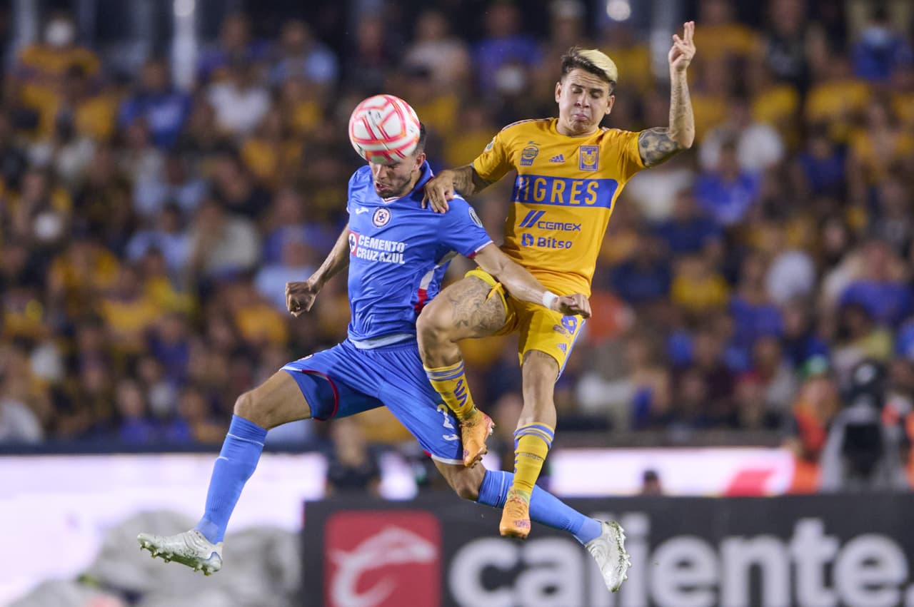 En la agonía del partido Cruz Azul se llevó el triunfo del Universitario de Nuevo León al derrotar a los Tigres.