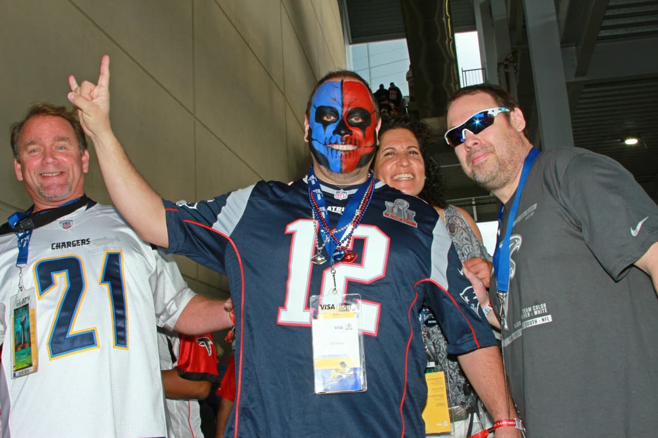 El NRG Stadium abrió sus puertas para recibir a los aficionados en el último partido de la temporada, entre New England y Atlanta, con gente que viajó hasta Houston para ver a su equipo ser campeón.