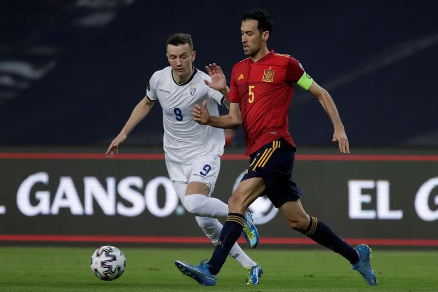 España se impone ante Kosovo 3-1 durante la tercera Jornada de la eliminatoria rumbo al Mundial de Catar 2022. El único tanto para la escuadra kosovar, fue por parte de Besar Halimi al minuto 70, y para los españoles descontaron Dani Olmo (34'), Ferrán Torres (36') y Gerard Moreno Balagueró (75') y se coloca en primer lugar del grupo B.