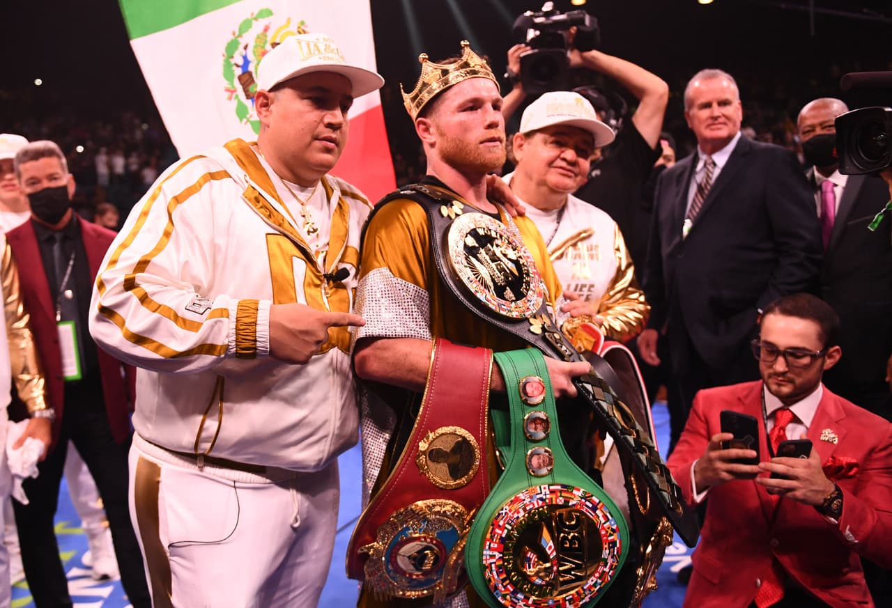 Boxeador del Año: 'Canelo' Álvarez. No hay duda que el tetracampeón mexicano sigue siendo el Libra por Libra tras noquear a Caleb Plant y convertirse en el primer monarca unificado de las 168 libras.