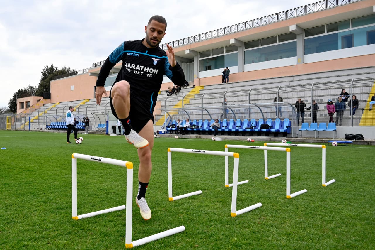 El danés Riza Durmisi está muy cerca de salir de Lazio y su futuro parece estar en Betis, donde militan los mexicanos Andrés Guardado y Diego Lainez.