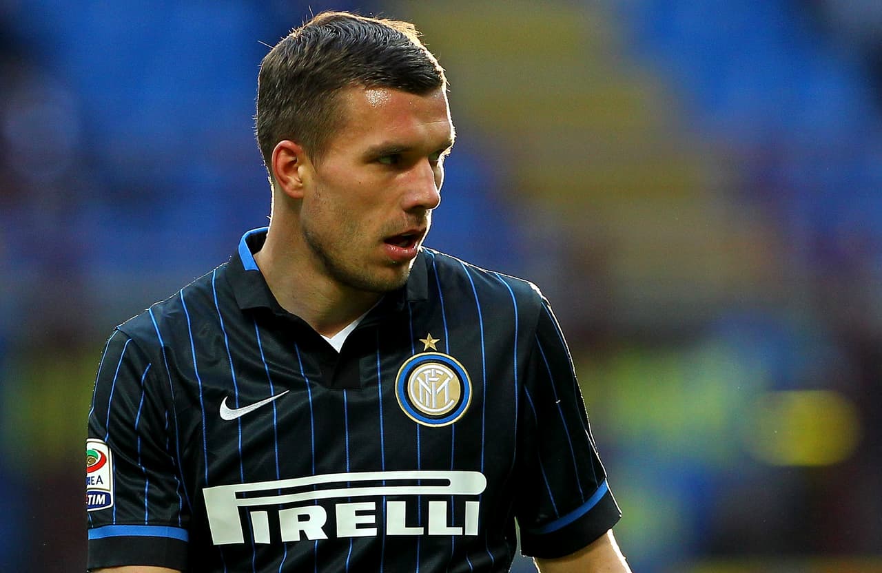 Tras perder protagonismo con los Gunners, el veterano delantero alemán fue contratado a préstamo por el Internazionale de Milán de la Serie A donde tuvo una adaptación lenta.