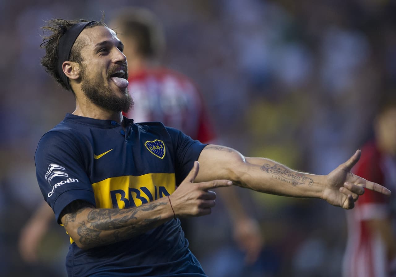 En enero de 2012 Osvaldo pasó de los Periquitos a la Roma. Tras ir cedido al Southampton, dos años después regresó a Italia con la Juventus donde ganó el Scudetto. Luego en febrero de 2015 dejó al Inter por Boca Juniors y este año abandonó al Porto también por los ‘xeneizes’.