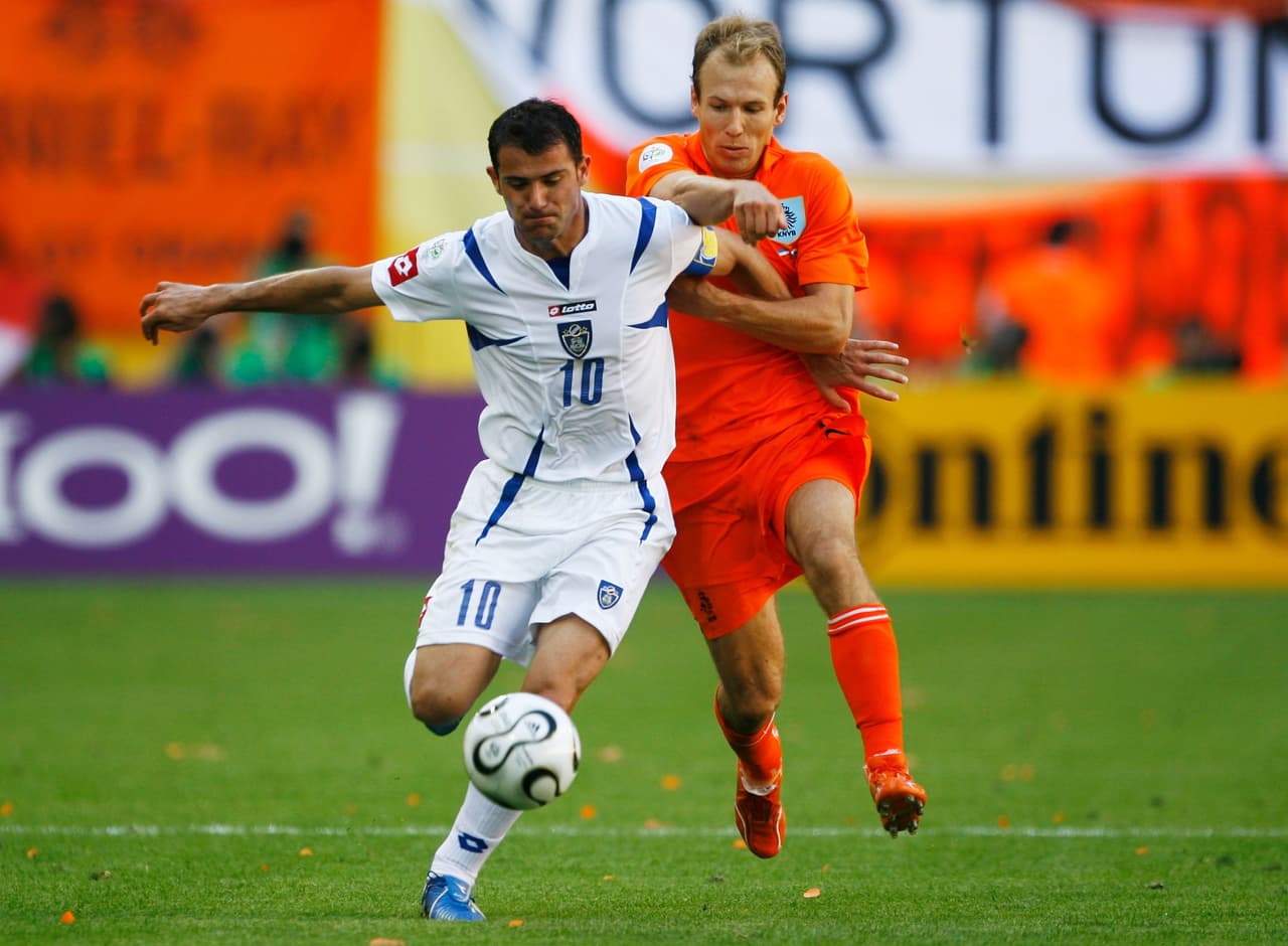 Uno de los mediocampistas más finos de Europa en aquellos años era
<b>Dejan Stankovic, leyenda de la Lazio y el Inter de Milán.</b>