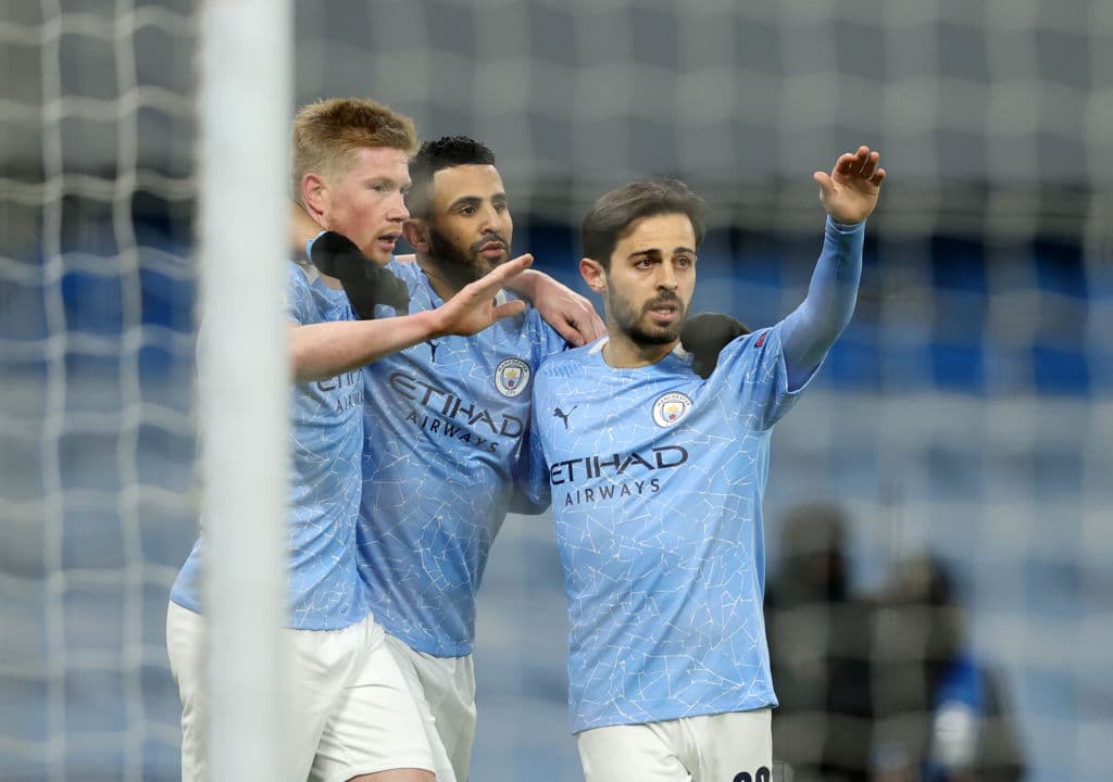 Manchester City se queda con la victoria en casa sobre el Borussia Dortmund que peleó en todo momento. Kevin De Bruine abrió el marcador para los locales al minuto 19, pero en la segunda parte fue Marco Reus (84') quien ya igualaba el marcador, sin embargo Phil Foden, al filo del partido, anotó el gol de la victoria para los 'Citizens' en los Cuartos de Final de ida en la UEFA Champions League.