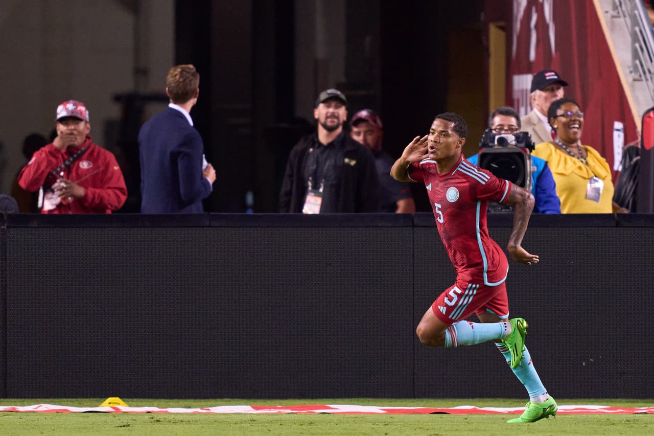 ¡Llenos de dudas! México no supo mantener una ventaja de dos goles y Colombia vino de atrás para llevarse el triunfo con un golazo de Wilmer Barrios.