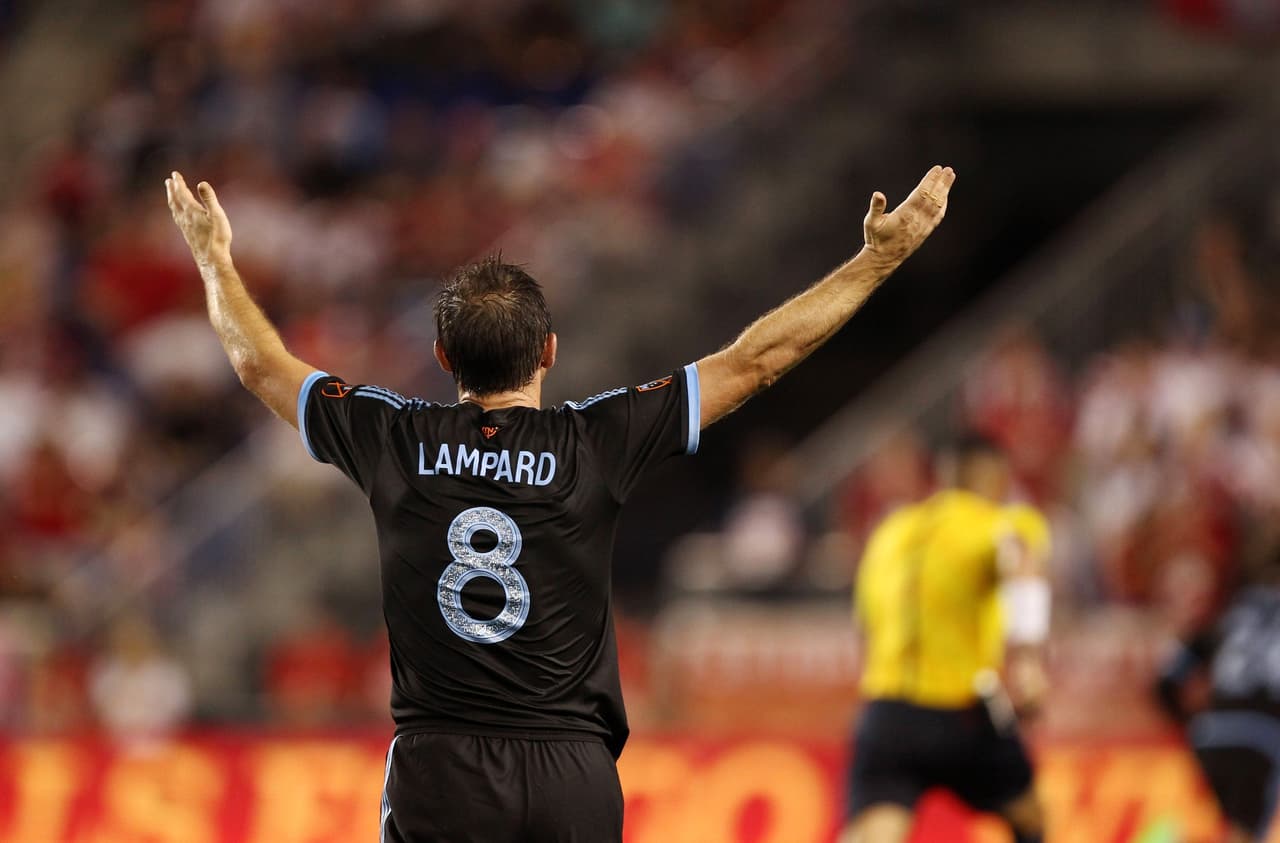 Frank Lampard tuvo su primera experiencia en el clásico neoyorkino; en el Red Bull Arena no lo trataron bien al inglés.