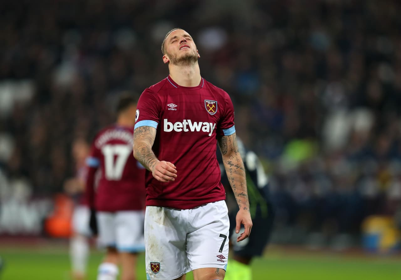 En las últimas horas se ha comentado en Inglaterra de un posible interés del Manchester United por Marko Arnautovic, situación que podría beneficiar al 'Chicharito' Hernández en caso de quedarse en el West Ham.