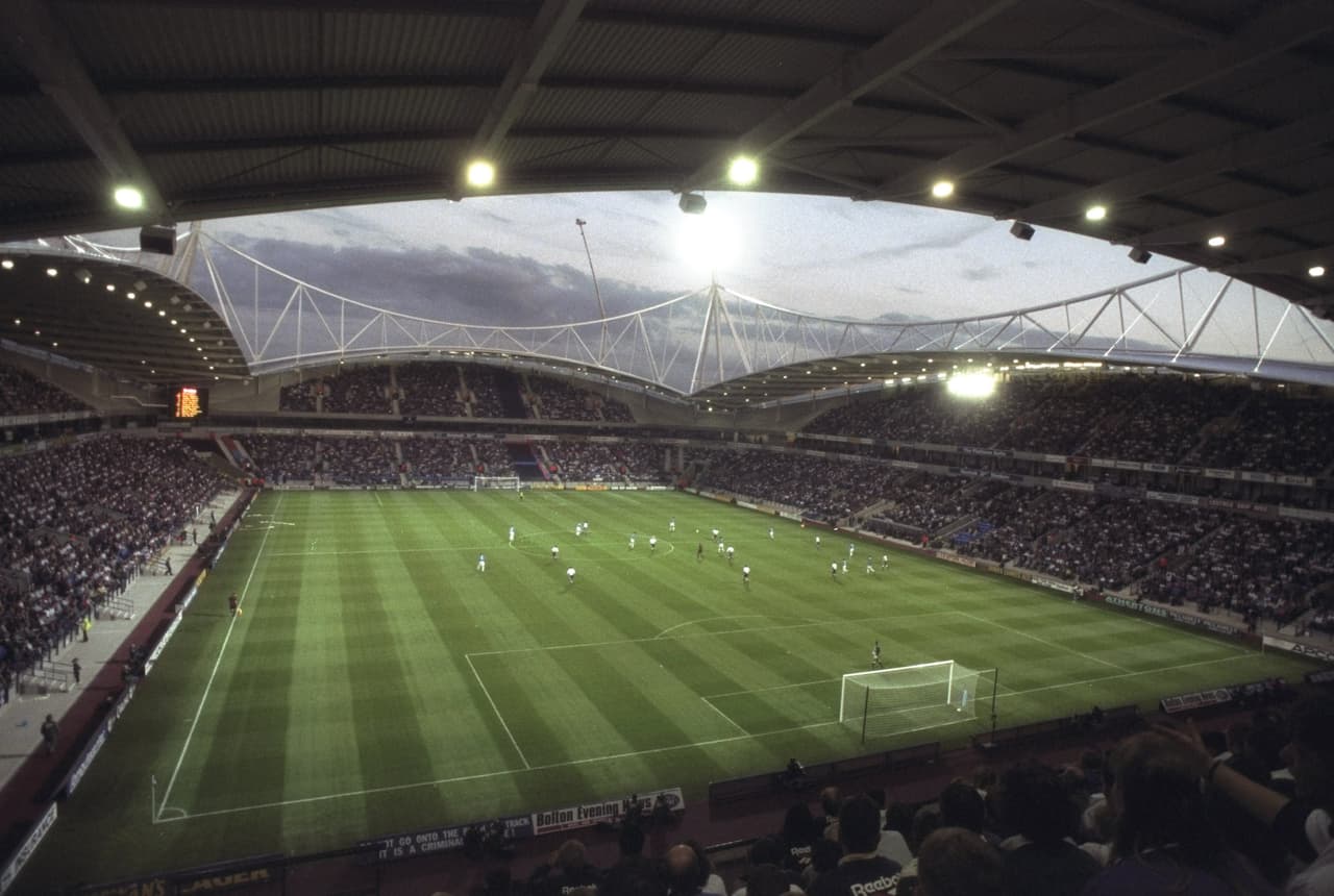 El Bolton juega en el Macron Stadium, antes conocido como Reebok Stadium, que fue construido en 1997 y reemplazó el mítico Burnden Park.