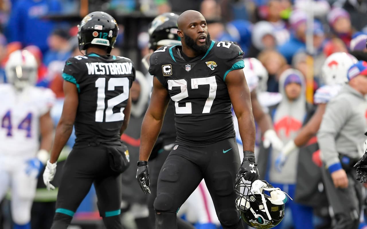 Leonard Fournette y Shaq Lawson, expulsados por agarrarse a golpes en el Jags-Bills