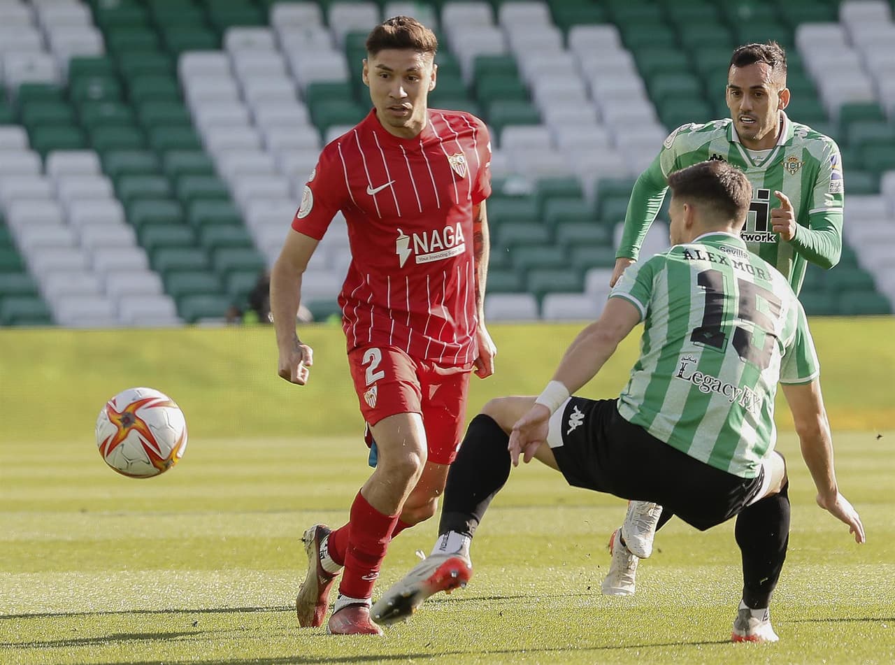 Tras la reanudación del partido este domingo, desde el minuto 39’, el Betis abrió el marcador con un gol de Sergio Canales en el minuto 73, y así los verdiblancos consiguieron su pase a la siguiente ronda. El mexicano Jesús ‘Tecatito’ Corona vio su debut al minuto 67’.