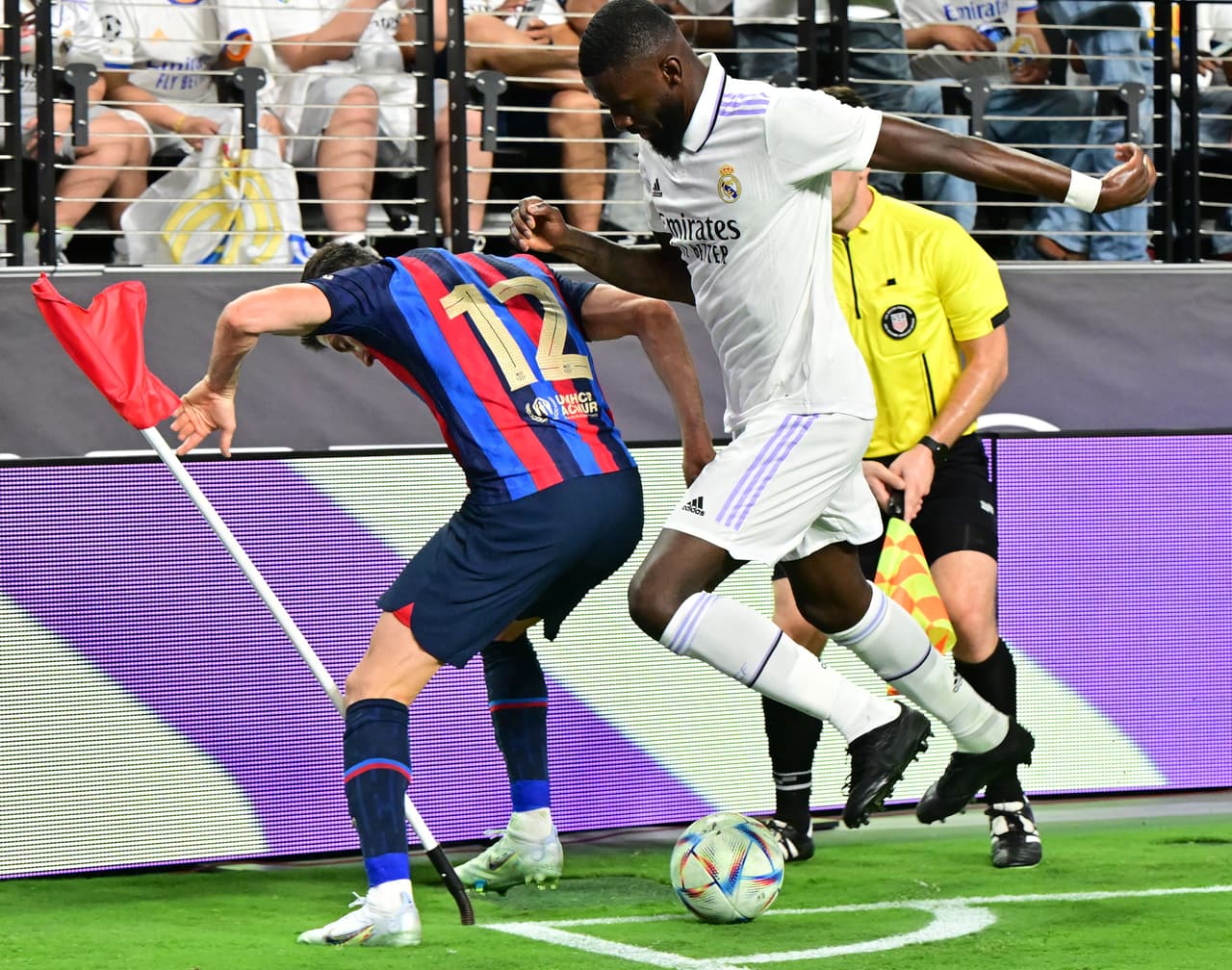 Raphinha disputó su primer Clásico Español y fue determinante pues se despachó con un golazo para que su equipo se llevara el triunfo.