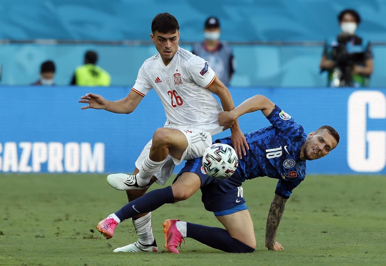 España golea a Eslovaquia 5-0 para asegurar el segundo lugar del grupo y calificar a Octavos en la Euro 2020. Con dos autogoles y tres por parte de Laporte (45+3'), Pablo Sarabia (56') y Ferrán Torres (67'), los españoles se sacan la espina y ahora enfrentarán a Croacia.
