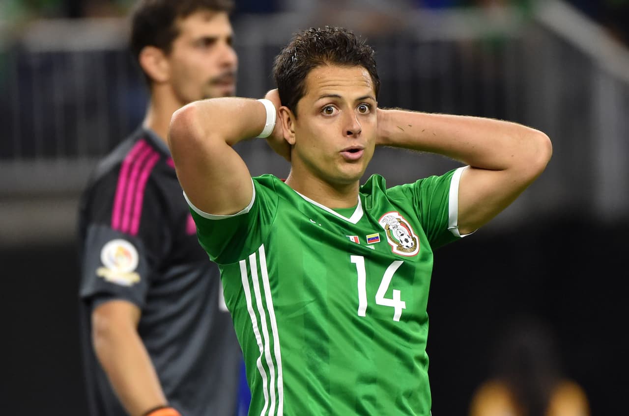Mexico's Javier 'Chicharito' Hernandez reacts after missing a goal opportunity during their Copa America Centenario football tournament match in Houston, Texas, United States, on June 13, 2016. / AFP / Nelson ALMEIDA (Photo credit should read NELSON ALMEIDA/AFP/Getty Images)