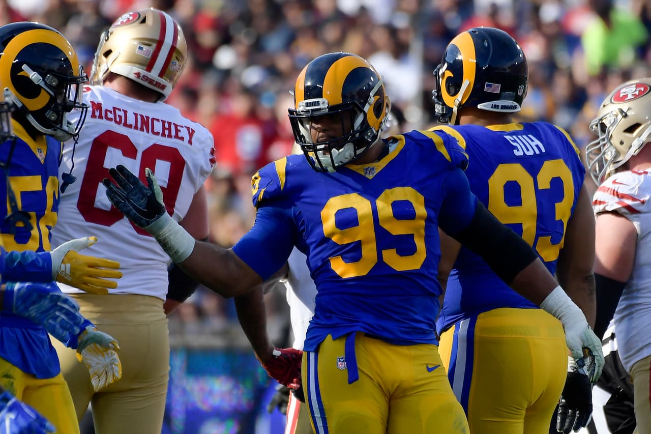 Los Angeles Rams superaron 48-32 a los San Francisco 49ers en un duelo intenso de ambas ofensivas.