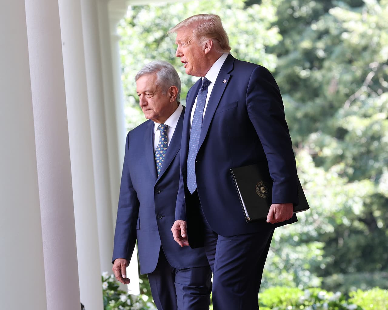 Los mandatarios caminaron juntos al Jardín de las Rosas de la Casa Blanca, desde donde enviaron sus respectivos mensajes sobre la reunión.
<br>