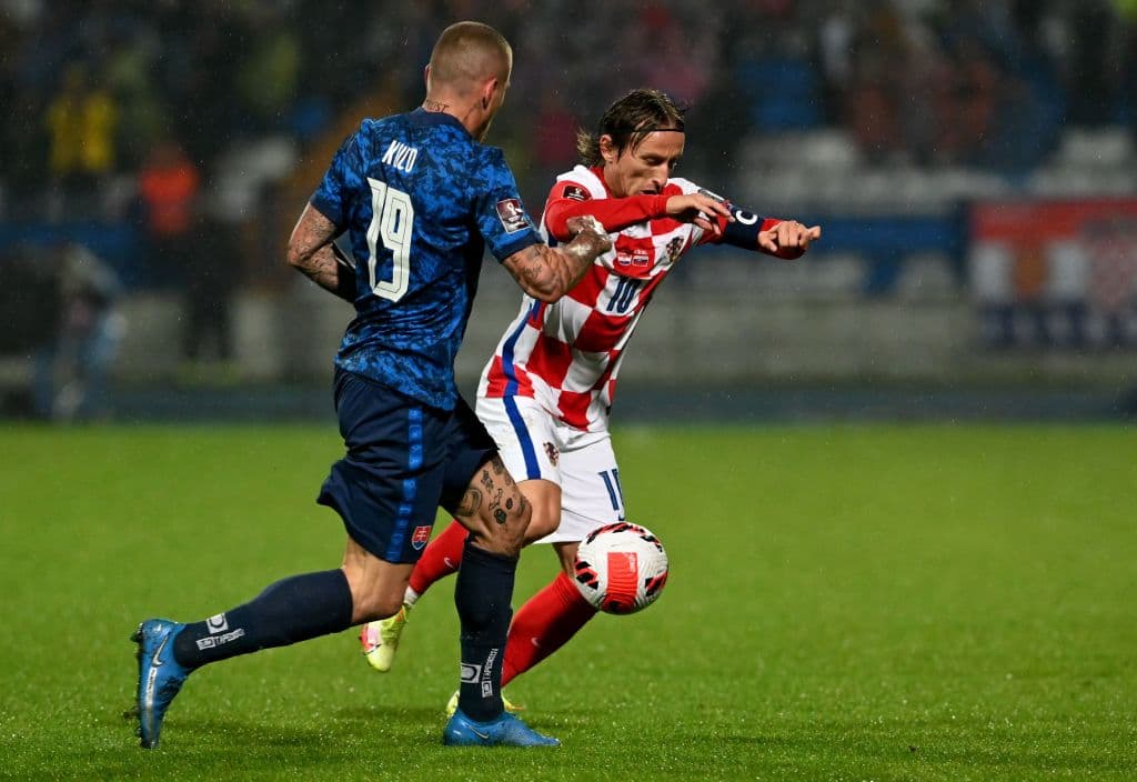 Croacia y Eslovaquia se reparten puntos tras igualar el marcador 2-2 durante fecha de eliminatoria mundialista rumbo a Catar 2022. Andrej Kramaric y Luca Modric hicieron goles para la escuadra croata, mientras que Ivan Schranz y Lukas Haraslín hicieron lo propipo para su equipo y se colocan como segundo y tercero del Grupo H, respectivamente.