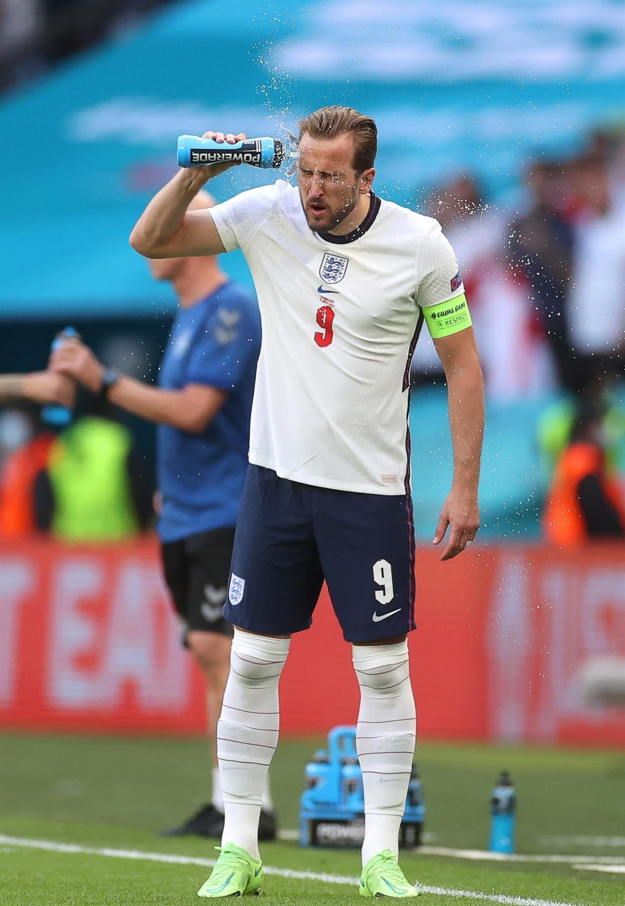 Inglaterra derrota a Dinamarca en tiempos extra y es el segundo finalista de la Euro 2020. Mikkel Damsgaard abría el marcador al minuto 30’ y, posteriormente, un autogol de Simon Kjaer al 39’ trajo el empate del encuentro. Ya en tiempo extra, Harry Kane hace el gol de la victoria al 104’. Su rival en la gran final será Italia.