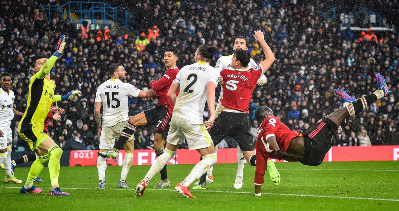 Leeds cae con goliza ante el Manchester United en casa, al cierre de la J26 en la Premier League. Harry Maguire y Bruno Fernandes ponían arriba a los Red Devils durante la primera mitad, pero Rodrigo Moreno y Raphinha igualaban el marcador al minuto 54', ya después Frederico Rodrigues y Anthony Elanga despegaron los números para cerrar 4-2.