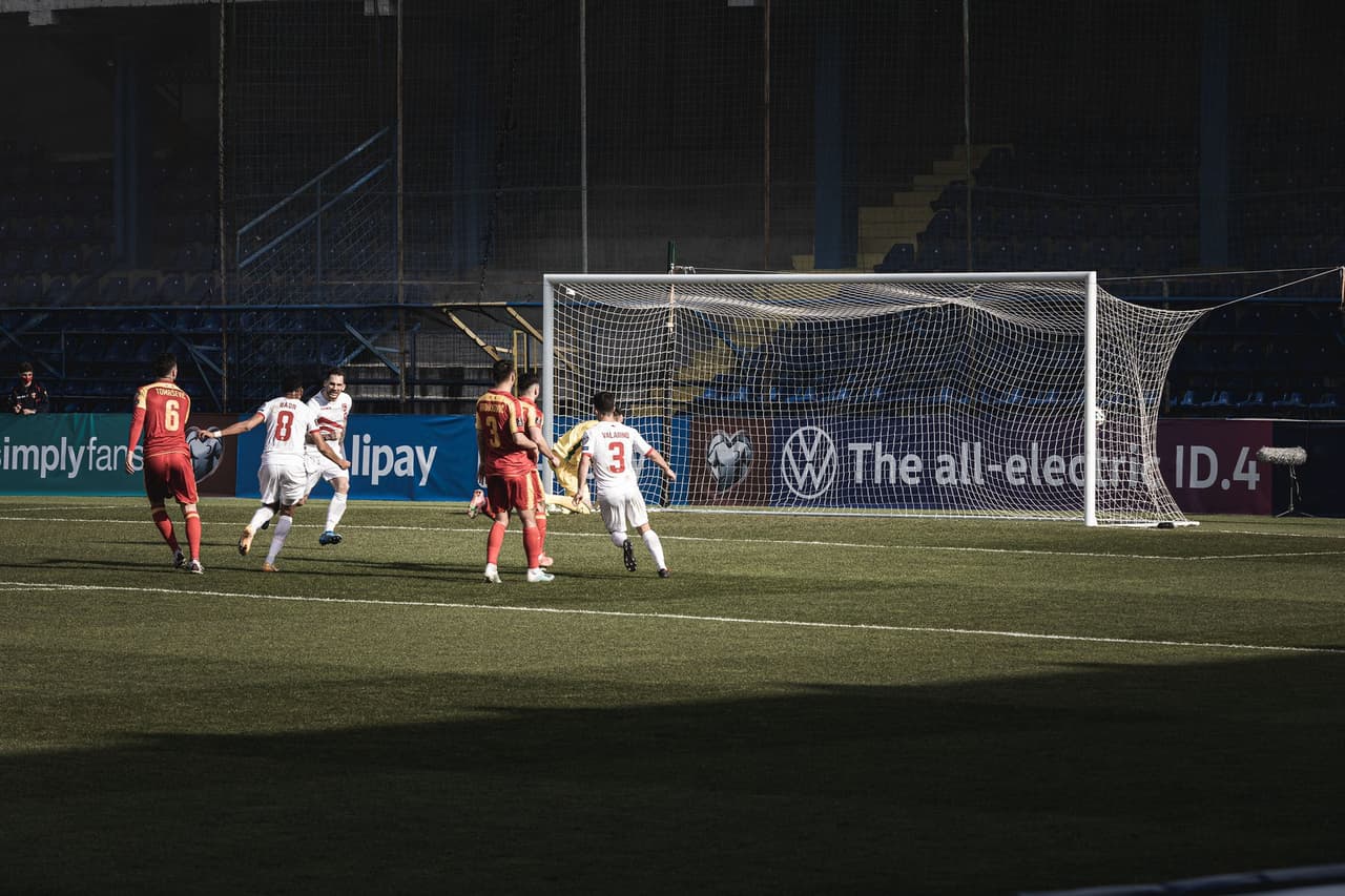 Montenegro goleó 4-1 a Gibraltar y llegó a seis unidades en el Grupo G; Gibraltar no ha sumado puntos. | Bielorrusia consiguió su primera victoria en el torneo al superar 4-2 a Estonia, quienes acumulan dos descalabros en el Grupo E.