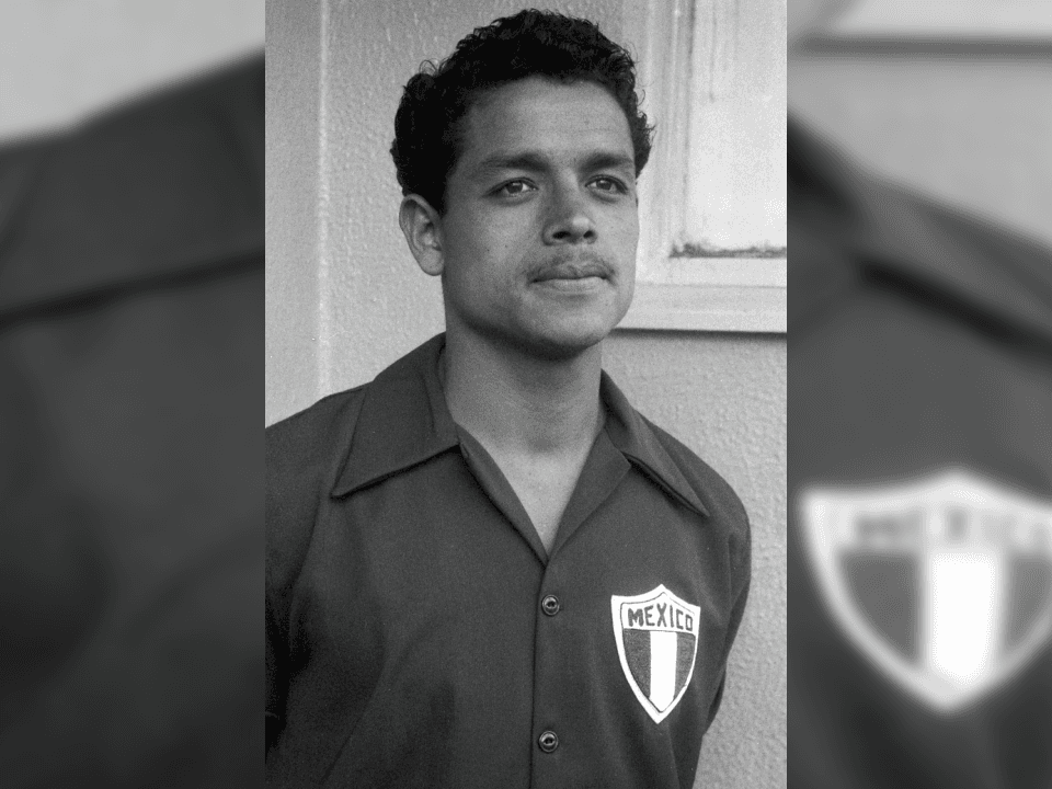 Fue cabeceador y rematador de pierna derecha; jugador con casta y orgullo.