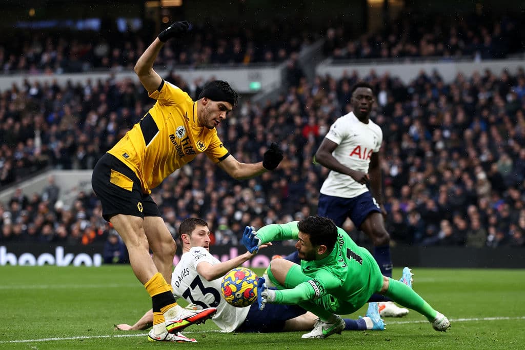 Wolverhampton se luce y golea 2-0 al Tottenham como visitante durante la J25 en la Premier League. El mexicano Raúl Jiménez anotó gol al 6', seguido de Leander Dendoncker al 18'.