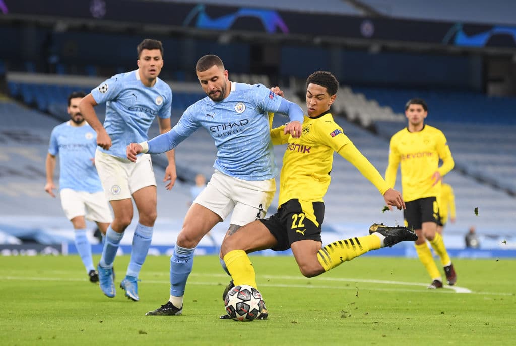Manchester City se queda con la victoria en casa sobre el Borussia Dortmund que peleó en todo momento. Kevin De Bruine abrió el marcador para los locales al minuto 19, pero en la segunda parte fue Marco Reus (84') quien ya igualaba el marcador, sin embargo Phil Foden, al filo del partido, anotó el gol de la victoria para los 'Citizens' en los Cuartos de Final de ida en la UEFA Champions League.
