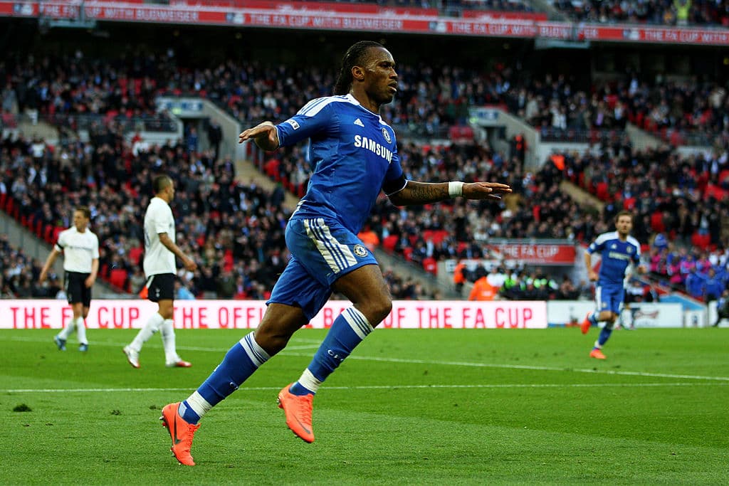 No quería jugar en el Chelsea. Era muy feliz en Olympique de Marsella, no obstante, tuvo que cumplir con el acuerdo del pase, que tuvo un costo de 30 millones de euros. De hecho, nadie del club inglés fue a recogerlo al aeropuerto.