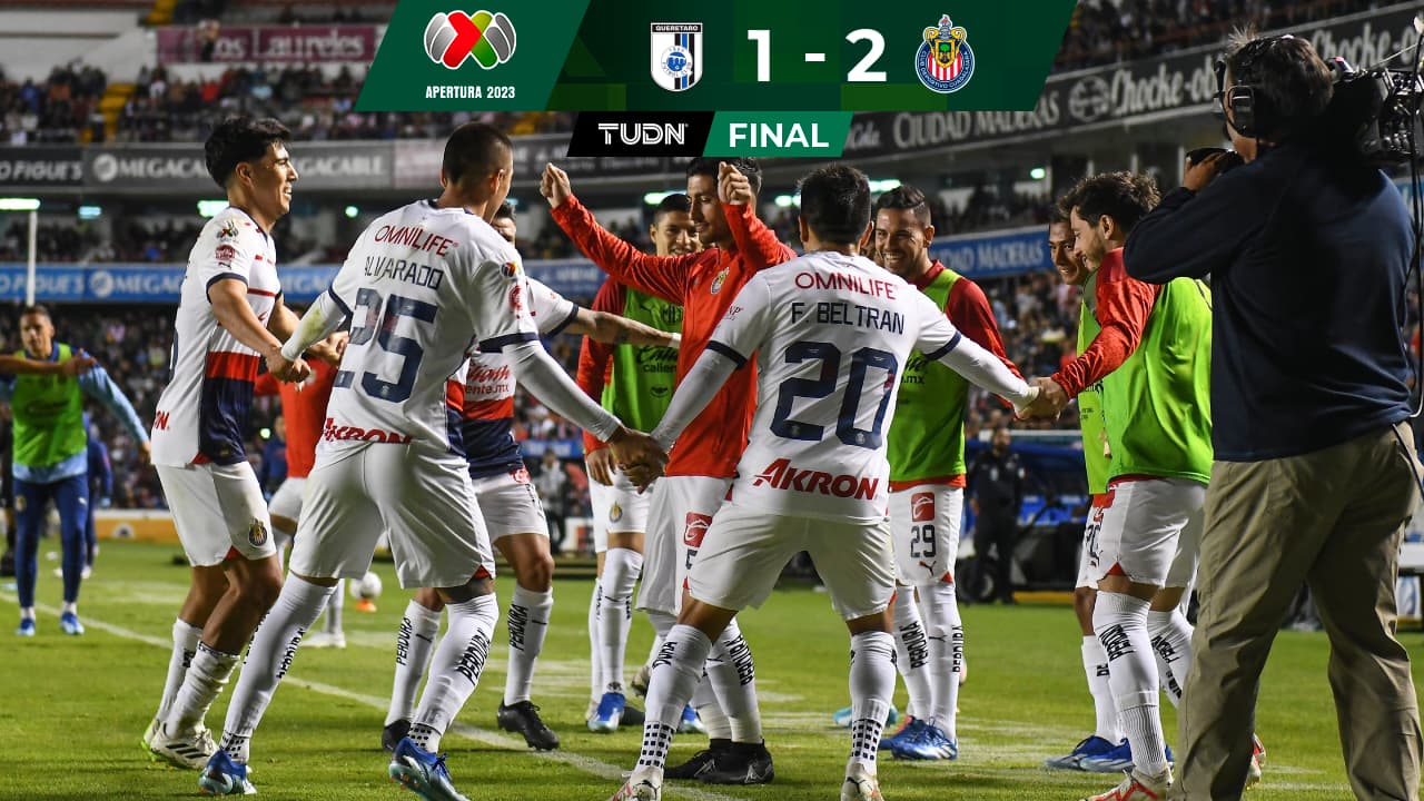 ¡Qué sufrir! Con goles de Guti y Piojo, Chivas revive y vence a Gallos