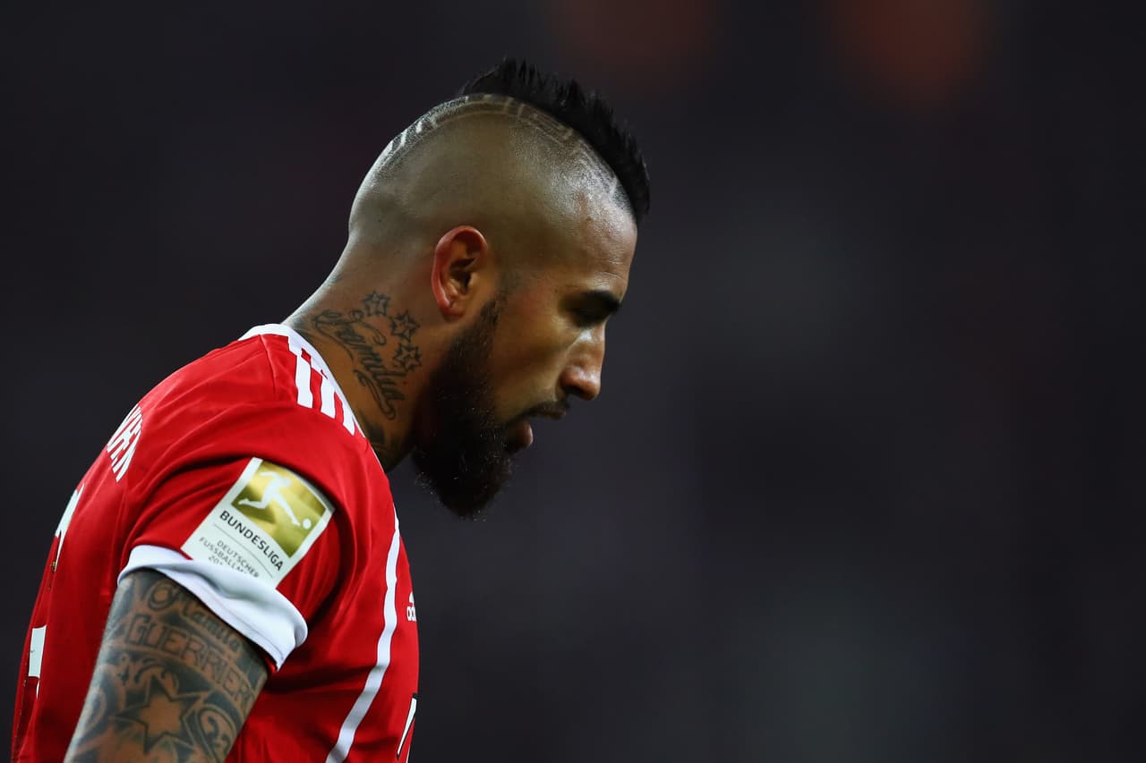 MOENCHENGLADBACH, GERMANY - NOVEMBER 25: Arturo Vidal of Bayern Munich looks on during the Bundesliga match between Borussia Moenchengladbach and FC Bayern Muenchen at Borussia-Park on November 25, 2017 in Moenchengladbach, Germany. (Photo by Dean Mouhtaropoulos/Bongarts/Getty Images)