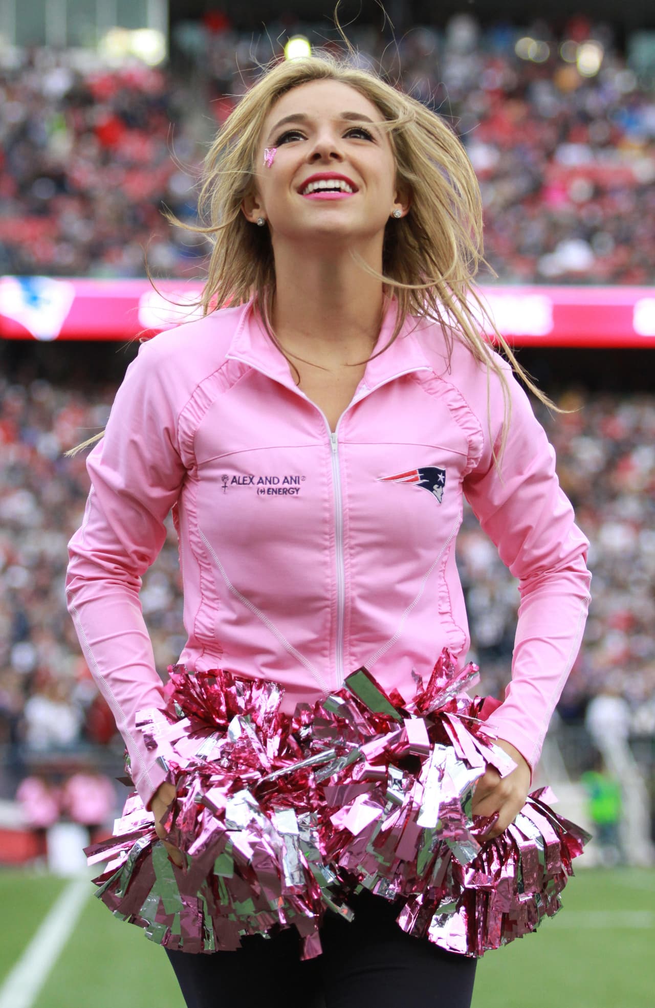 Esta hermosa porrista, de cara angelical, está en las filas de los actuales campeones de la NFL, los New England Patriots. Checa sus mejores imágenes.