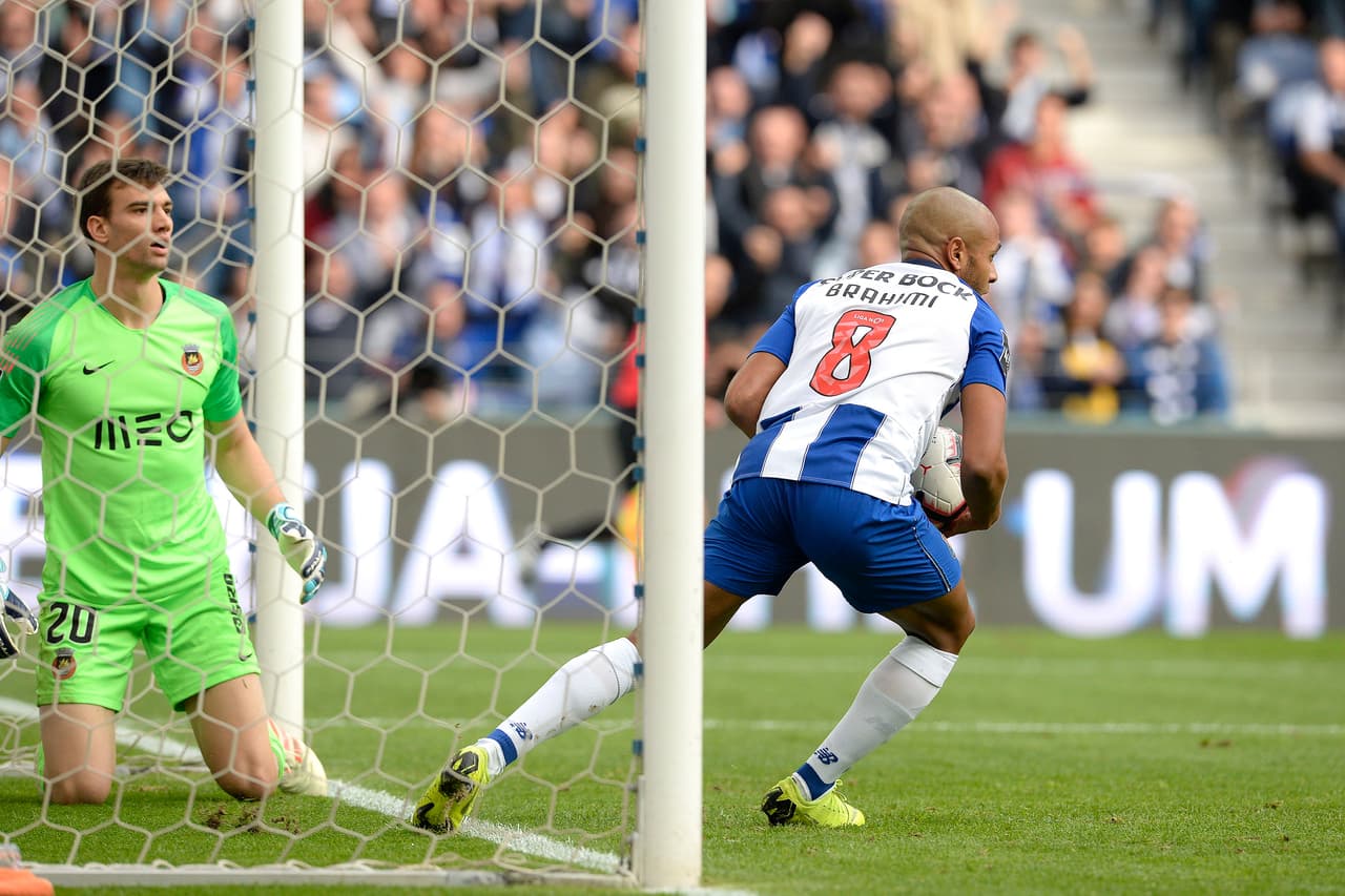 Pero la sorpresa duró poco, ya que cuatro minutos después apareció Yacine Brahimi con asistencia de Tiquinho.